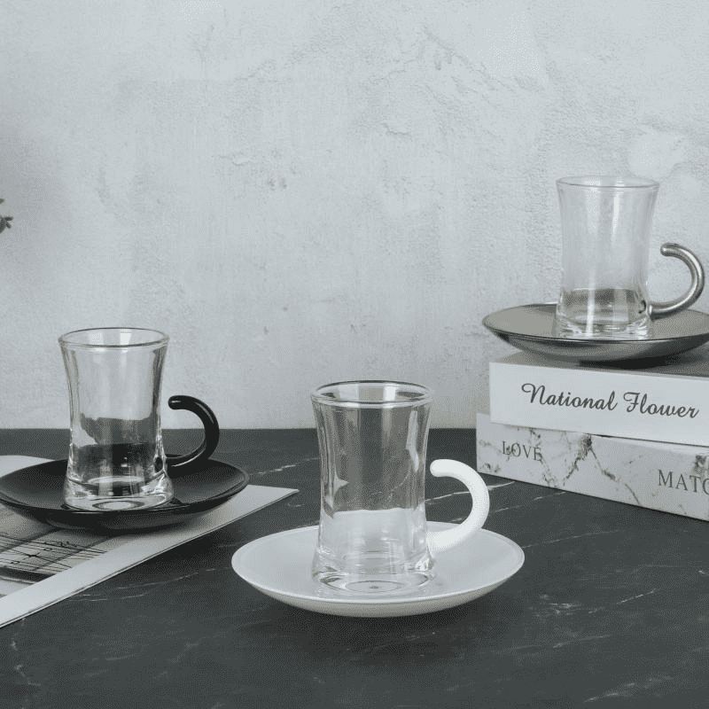 Stíl Tuircis Láimhseáil Cuartha Cupán Tae Gloine agus Set Saucer